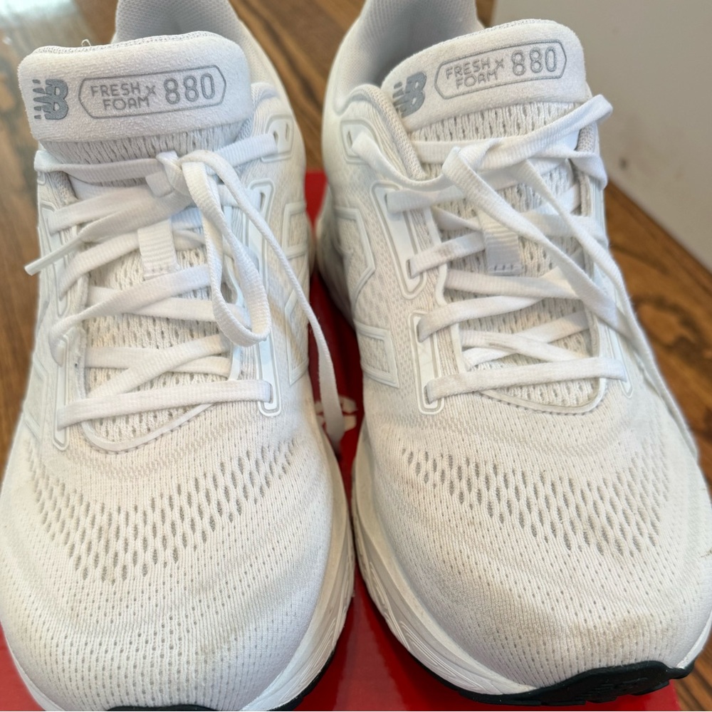 New Balance 880 athletic shoes- size 11. Very light wear. See tag - Picture 3 of 8